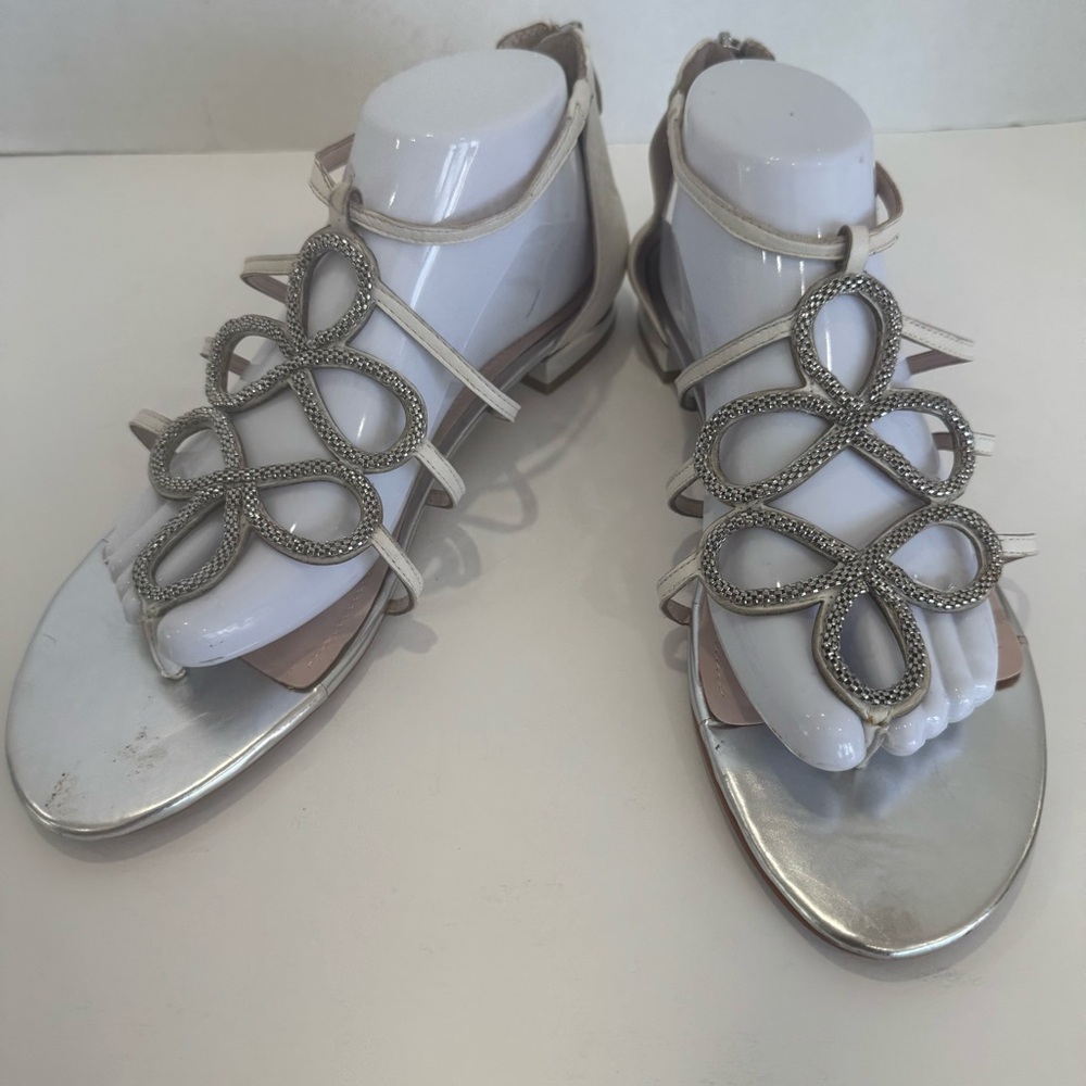 Vince Camuto sandals size 11 flat elegant silver and white leather thong front